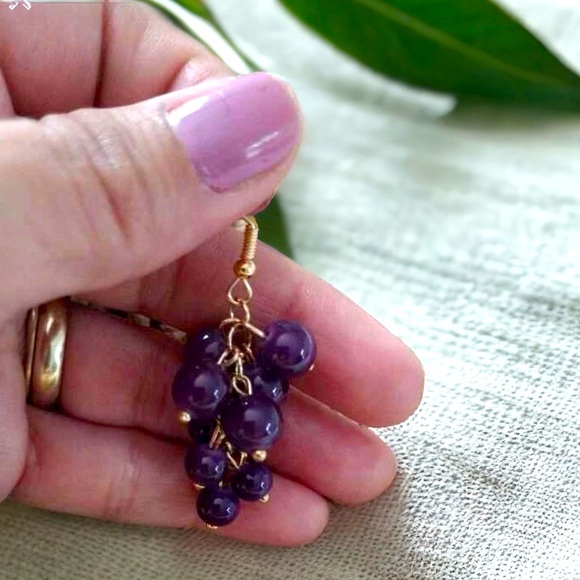 AMETHYST COLORED BEAD GRAPE CLUSTER DROP EARRINGS. - Picture 3 of 5